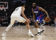 米兰体育app-关于热那亚队员精神抖擞，击败对手斩获分的信息