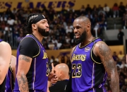 米兰真人-湖人迎战活塞，豪取主场胜利