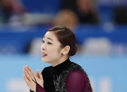 ac米兰体育官网-冰上飘逸花滑赛，优雅身姿尽显高水准