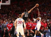 米兰真人-开拓者横扫马刺，实现三连胜