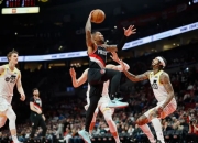 米兰体育官网-开拓者击败雷霆，利拉德展现超神表现