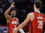 米兰体育app入口-火箭主场战胜马刺，取得五连胜