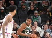 milan.com-雄鹿队员集体亮眼，球队撼动东部榜首位置的简单介绍