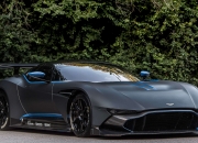 米兰体育-绿茵场外的对决，卢卡库状态火热映照下的澳加足球文化差异