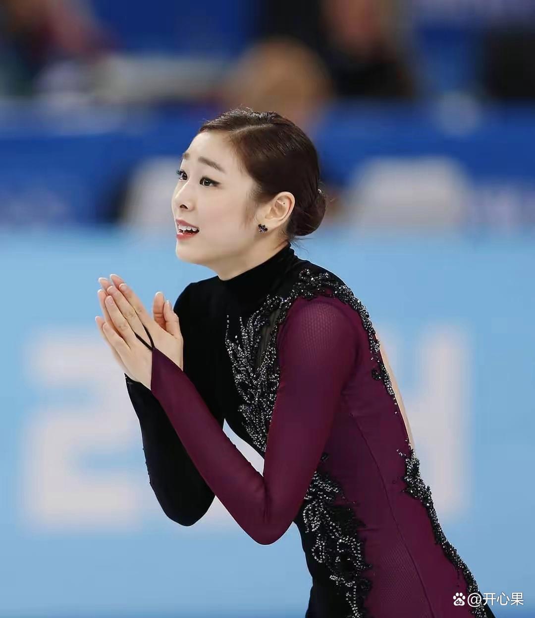 冰上飘逸花滑赛,优雅身姿尽显高水准 冰上飘逸花滑赛,优雅身姿尽显高水准