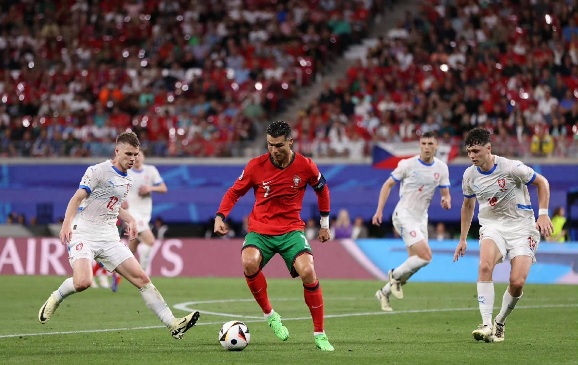 荷兰横扫捷克,闯入欧洲杯半决赛 荷兰横扫捷克,闯入欧洲杯半决赛