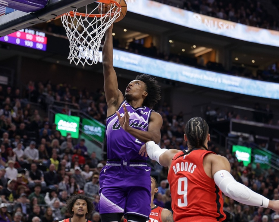 火箭客场擒下爵士，继续横扫西部强队