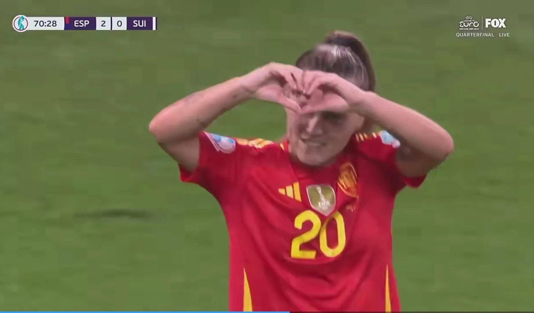 意大利女足后卫防守坚固,顶住对手压力 意大利女足后卫防守坚固,顶住对手压力