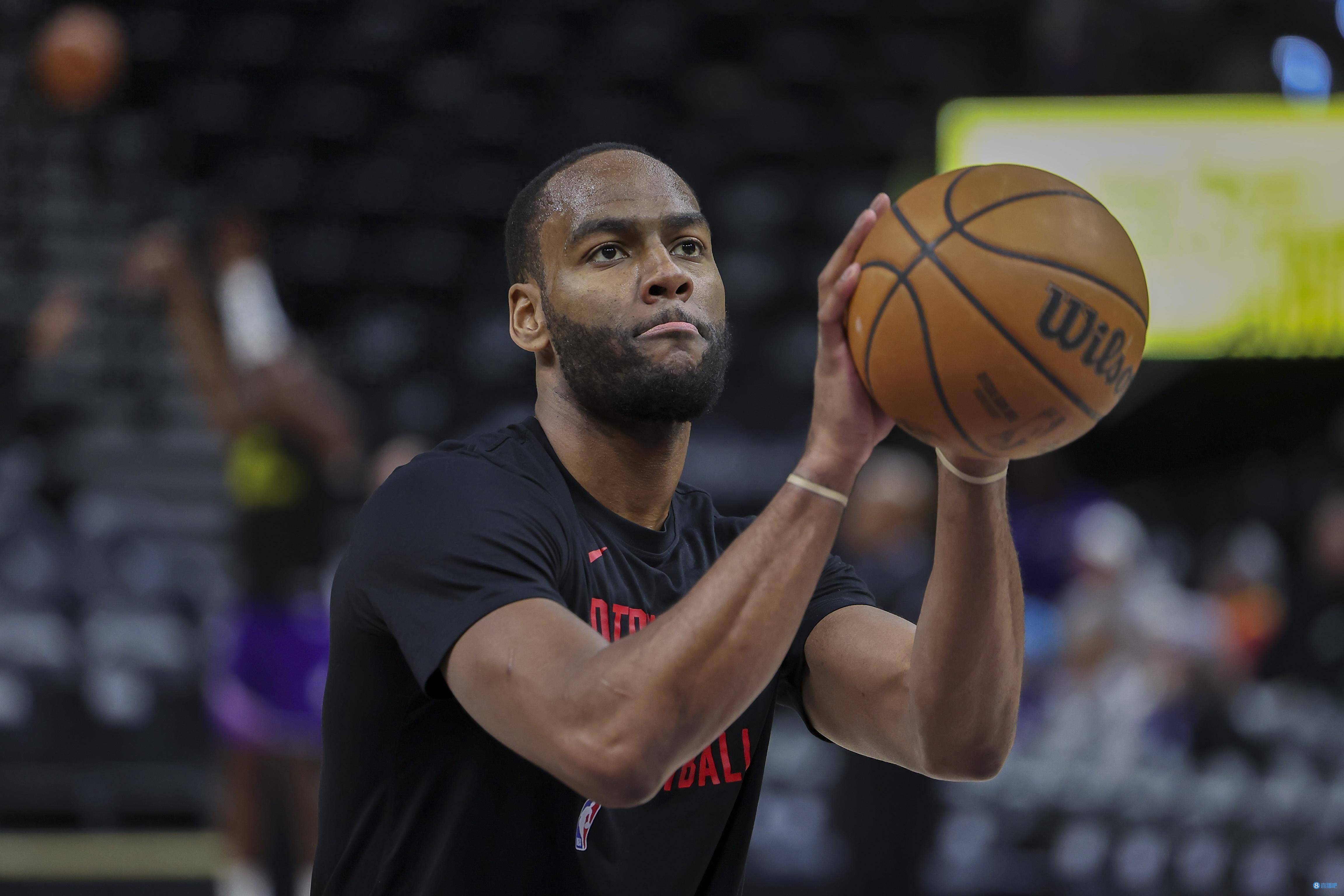 76人逆转活塞,赢得关键胜利 76人逆转活塞,赢得关键胜利