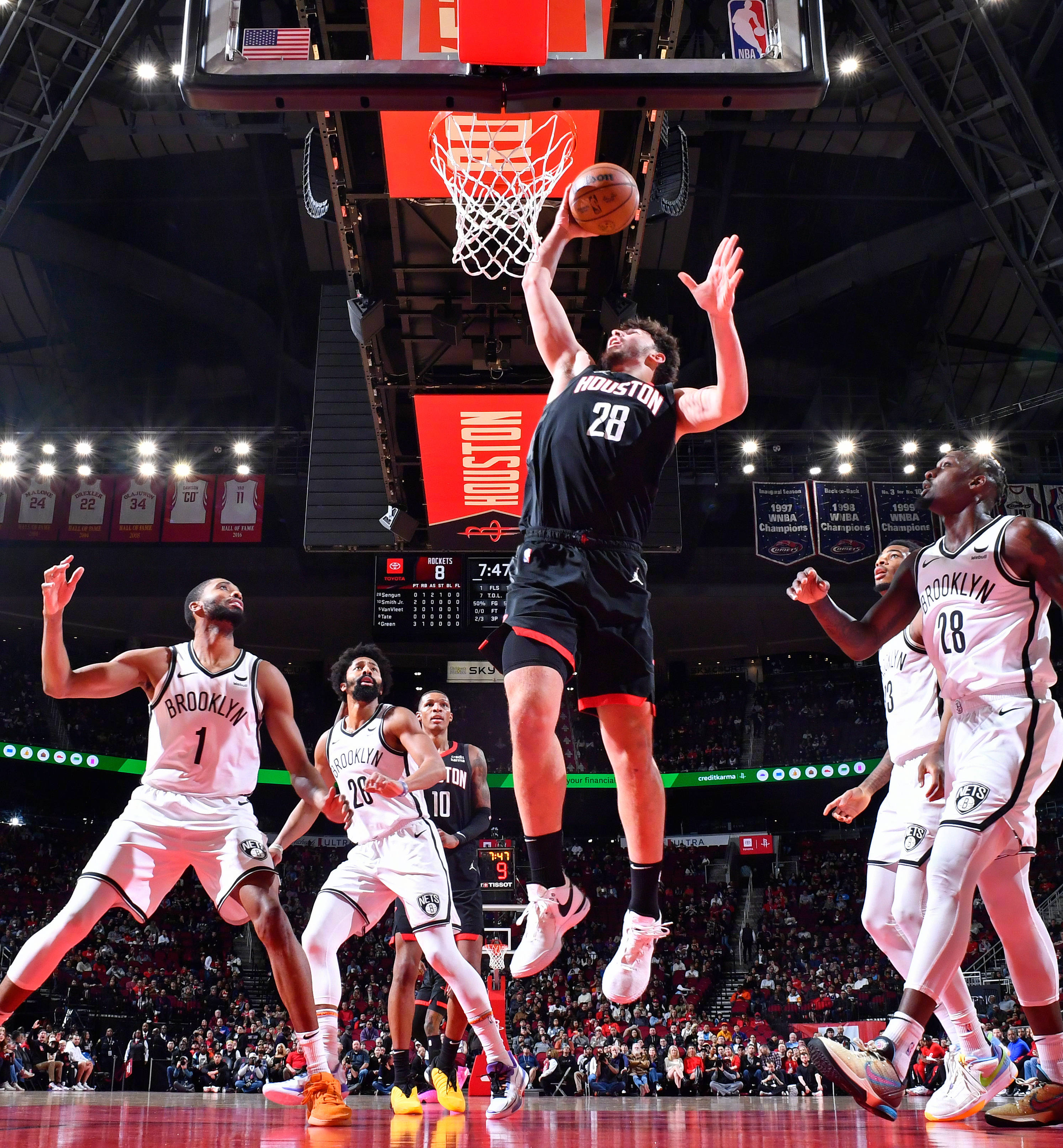 火箭主场胜马刺，全明星表现抢眼