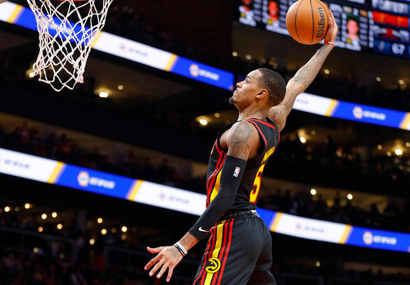 雄鹿轻取老鹰保持不败势头